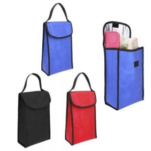 Lonchera de non woven con interior térmico, broche de velcro y asa.